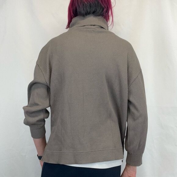 GAP Women's Waffle Knit Turtleneck Shirt M Med Medium Taupe Brown Side Slit Boxy - Picture 2 of 13